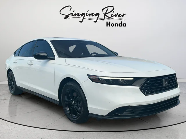 Certified Used 2025 Platinum White Pearl Honda SE image 1