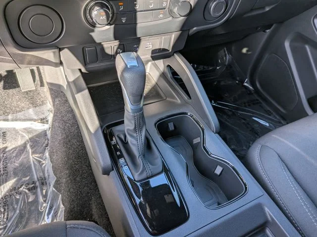 New 2026 Boulder Gray Pearl Nissan Crew Cab SV image 20