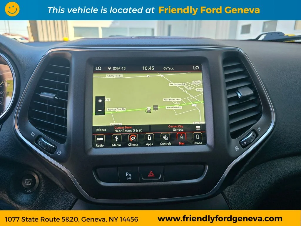 Used 2019 White Jeep Trailhawk image 23