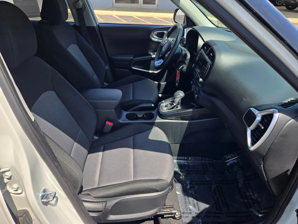 Used 2025 White Kia LX image 7