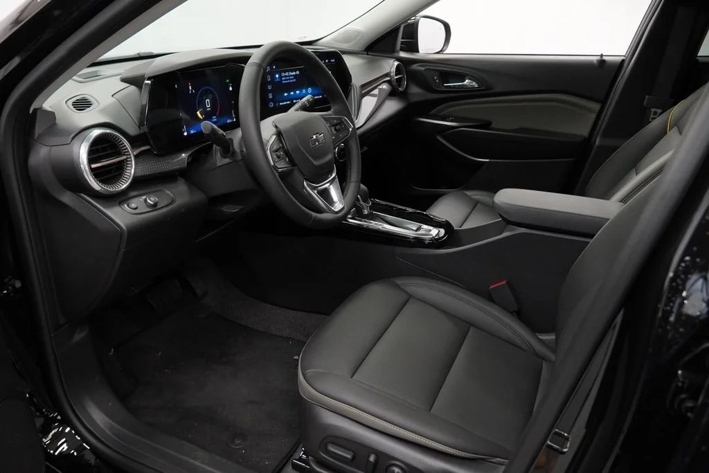New 2026 Mosaic Black Metallic Chevrolet ACTIV image 10