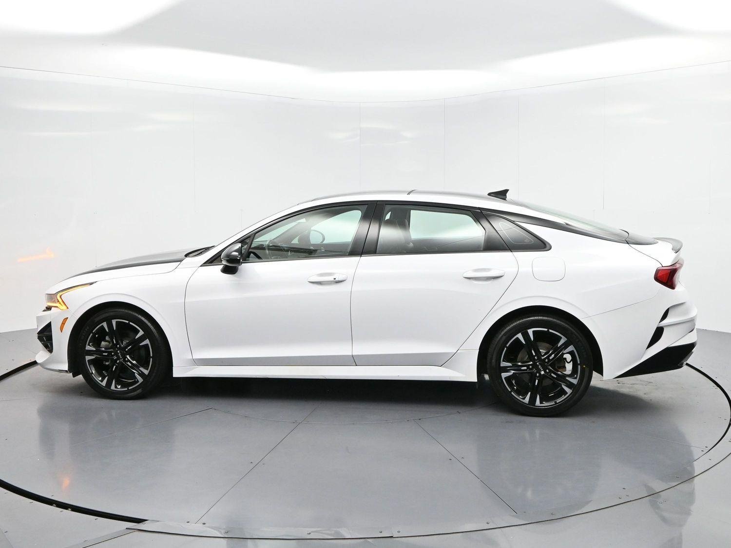 Used 2022 Glacial White Pearl Kia GT-Line image 4