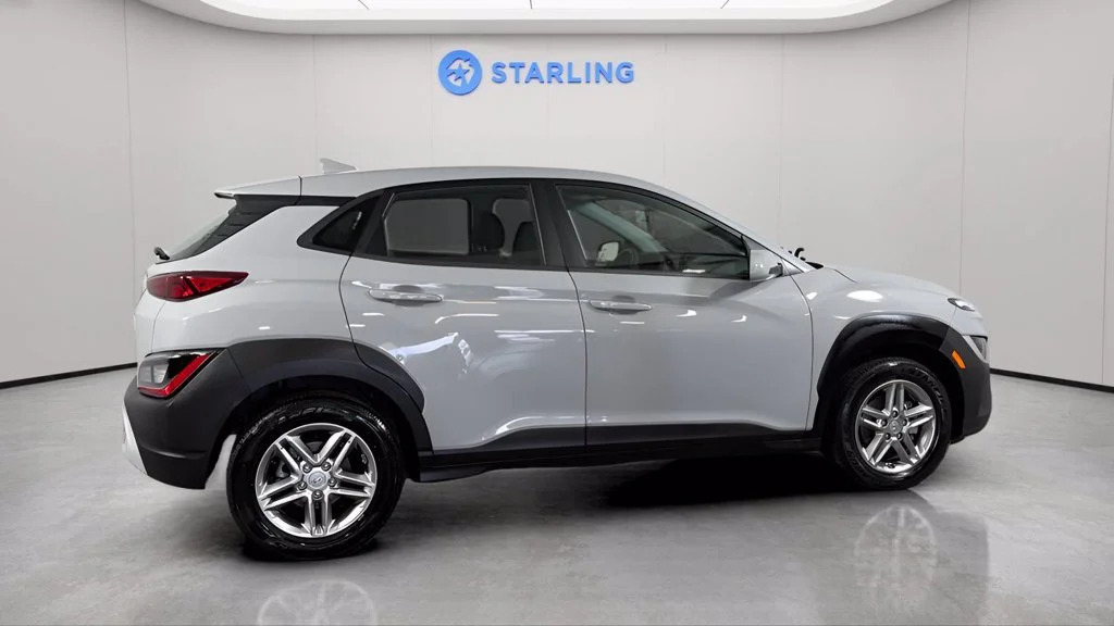 Used 2022 Silver Hyundai SE image 10