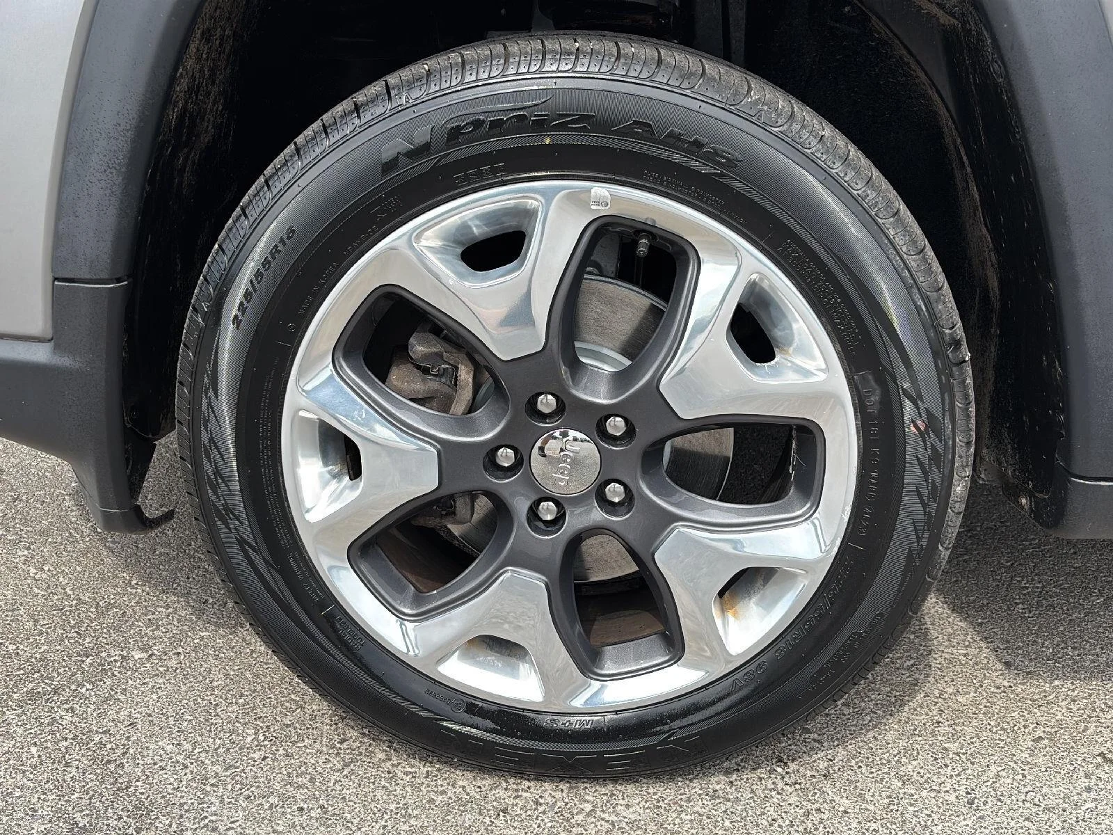 Used 2019 Gy Jeep Limited image 9