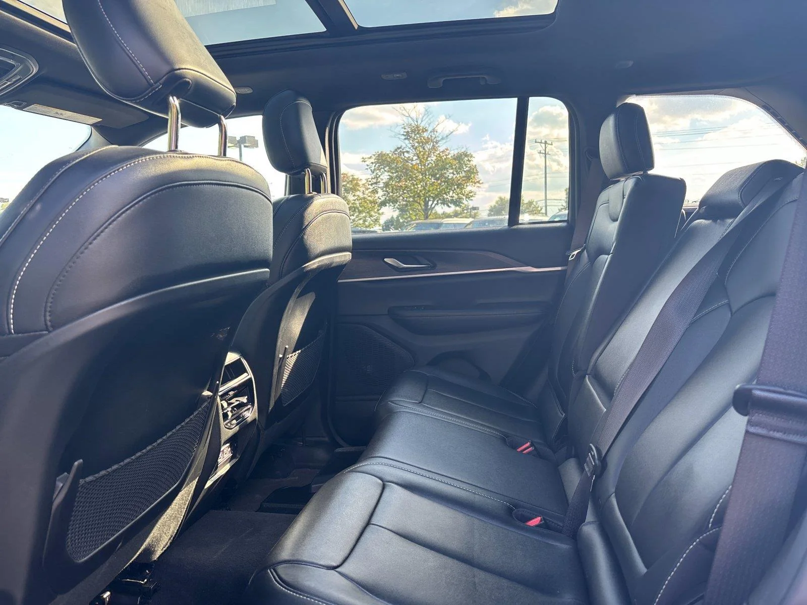 Used 2024 Bright White Clearcoat Jeep Limited image 33