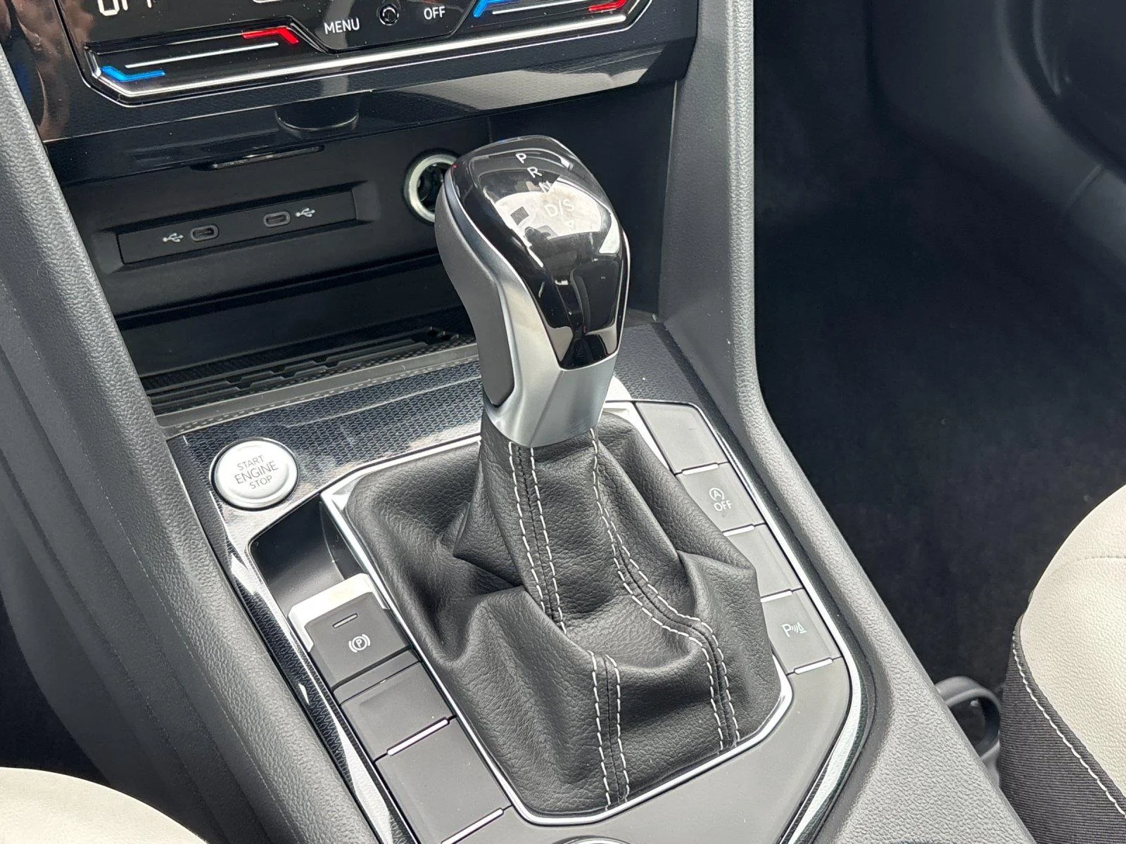 New 2026 Pure White Volkswagen SE image 27