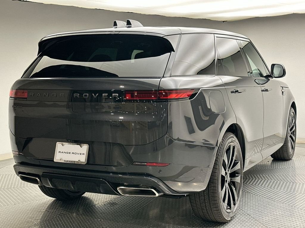 New 2026 Carpathian Gray Premium Metallic Land Rover Dynamic SE image 3