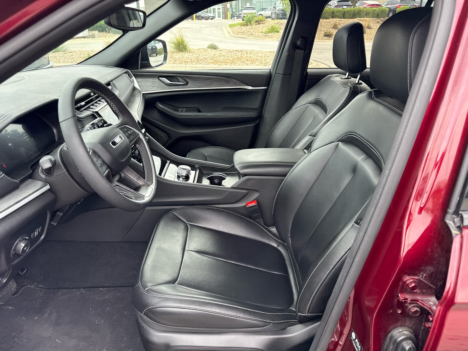 Used 2024 Velvet Red Pearlcoat Jeep Limited image 9