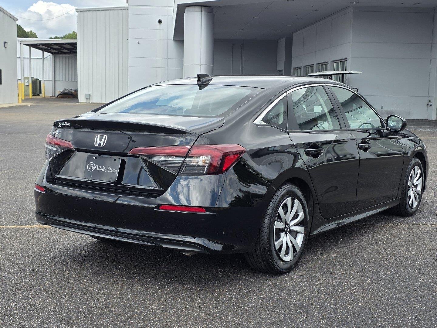 Used 2025  Honda LX image 5