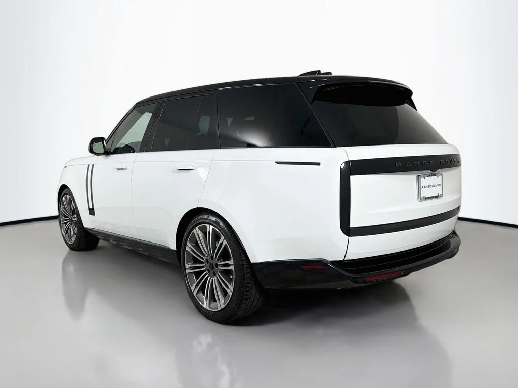 New 2026 Fuji White Land Rover SE image 7