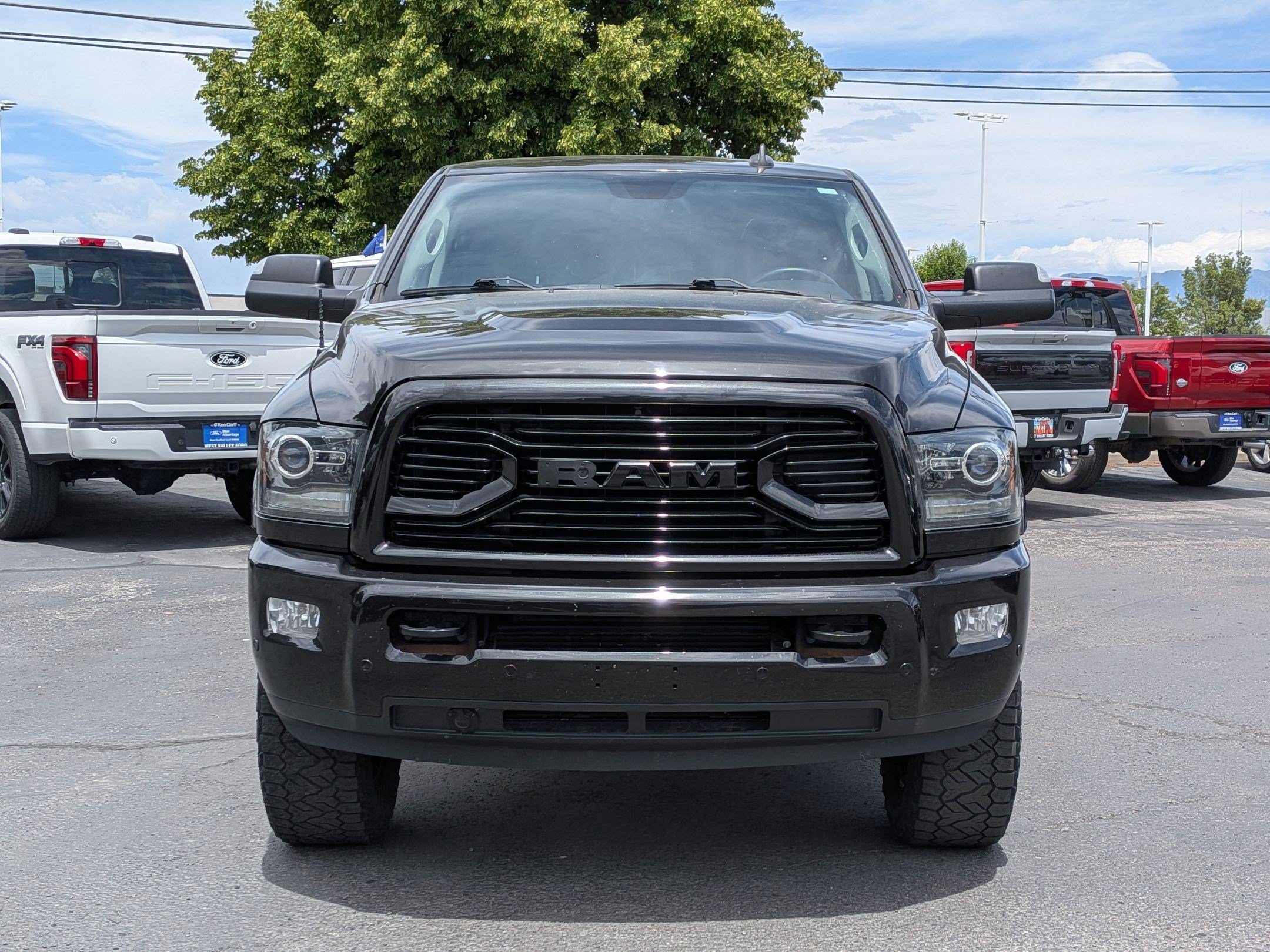 Used 2018 Brilliant Black Crystal Pearlcoat Ram Laramie image 9