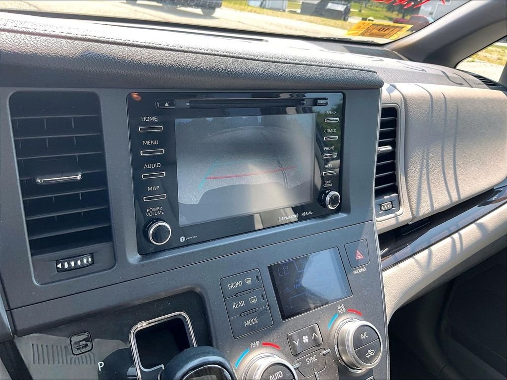 Used 2018 Beige Toyota XLE Premium image 20