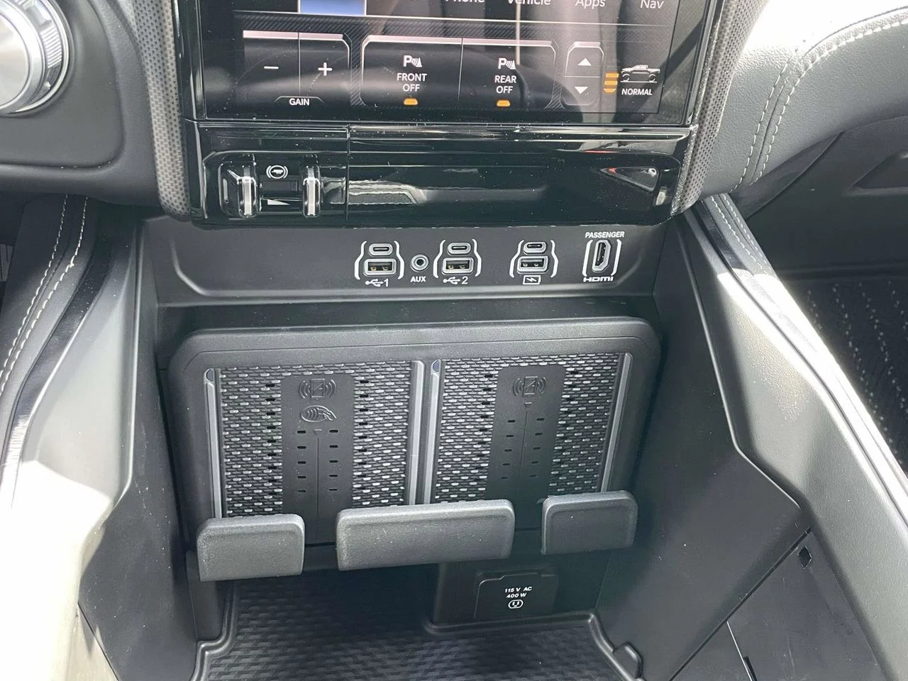 New 2026 Diamond Black Crystal Pearl-Coat Exterior Paint RAM Limited image 20