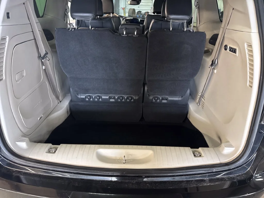 Used 2017 Black Chrysler Limited image 27