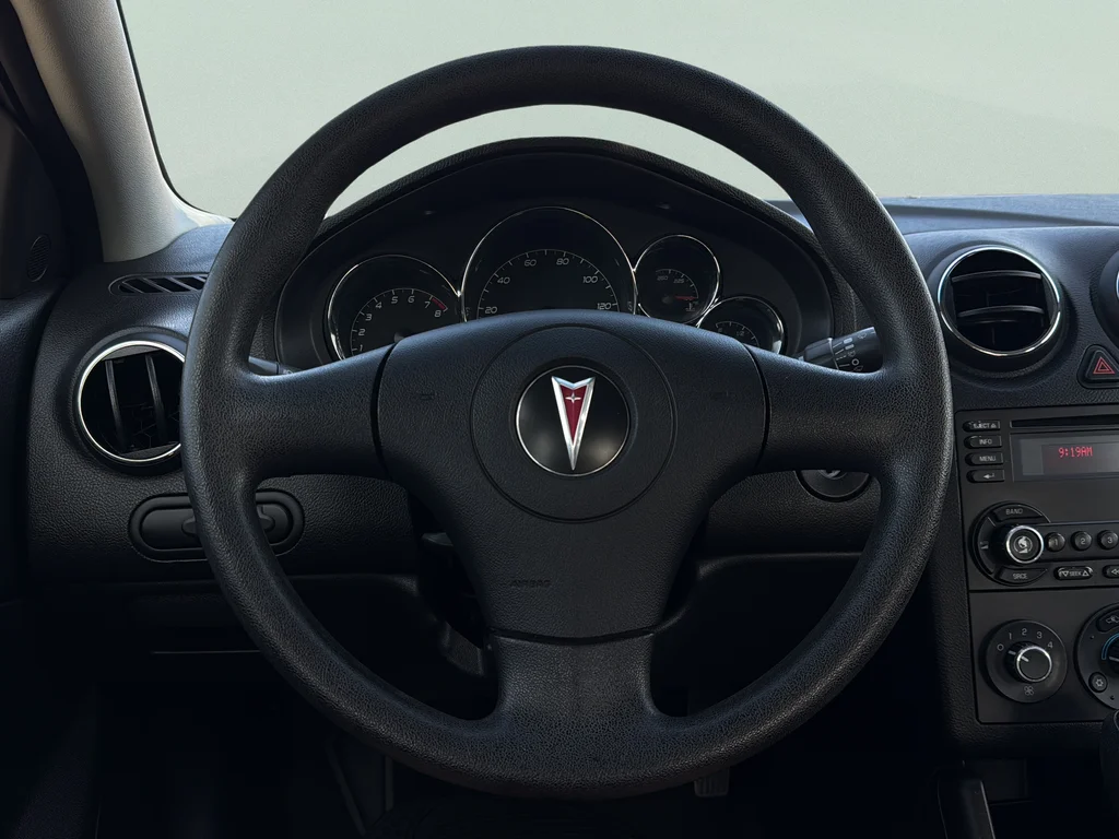 Used 2009 Carbon Black Metallic Pontiac Base image 30