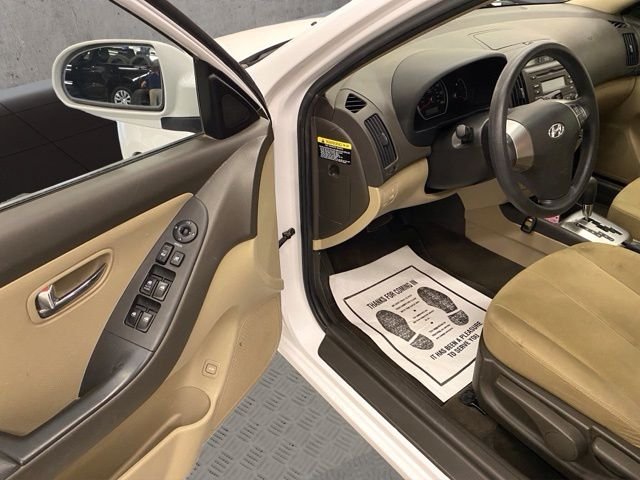 Used 2010 White Hyundai GLS image 16