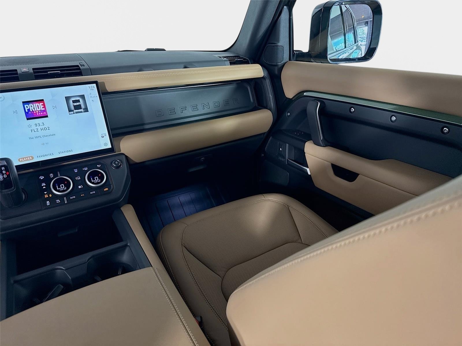 Used 2026 Green Land Rover X-Dynamic SE image 26