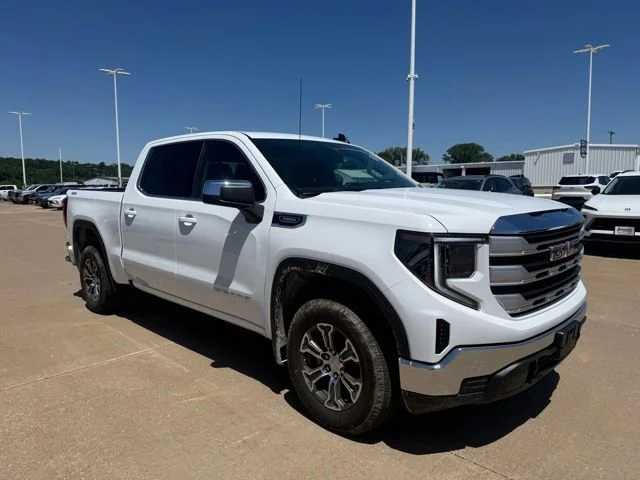 2026 GMC Sierra 4WD Crew Cab Short Box SLE's photo