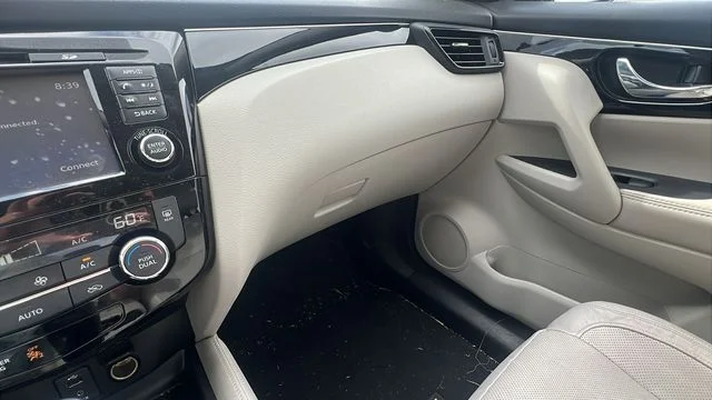 Used 2017 Blue Nissan SL image 27