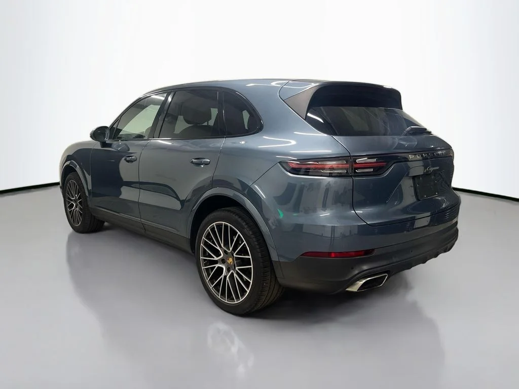 Used 2019 Biscay Blue Metallic Porsche  image 2