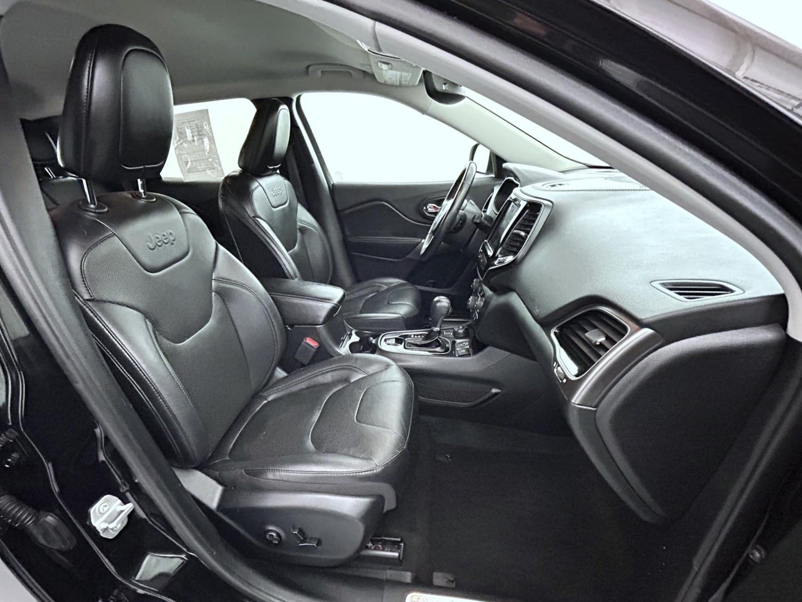 Used 2019 Black Jeep Limited image 15