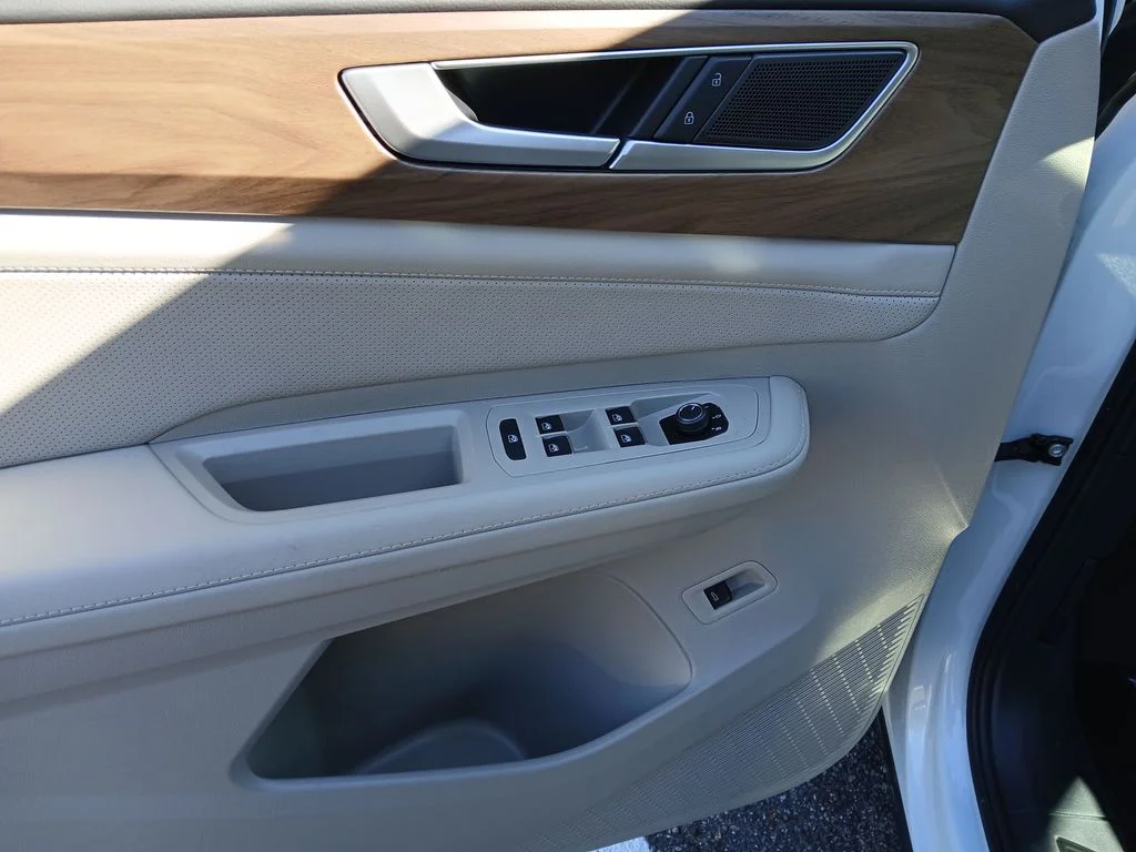 New 2026 White Volkswagen SE w/Technology image 11