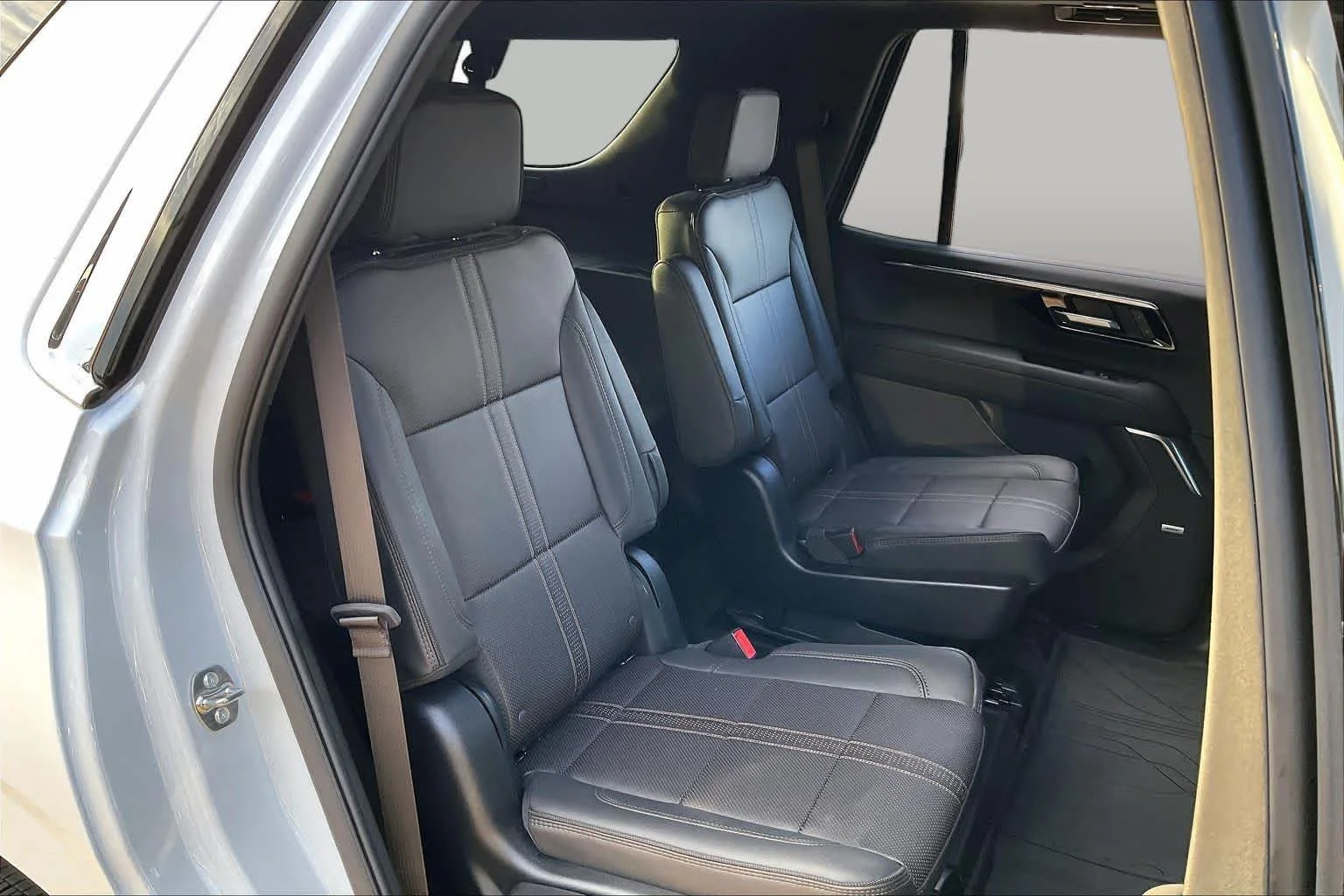 Used 2026 Polar White Tricoat Chevrolet High Country image 19