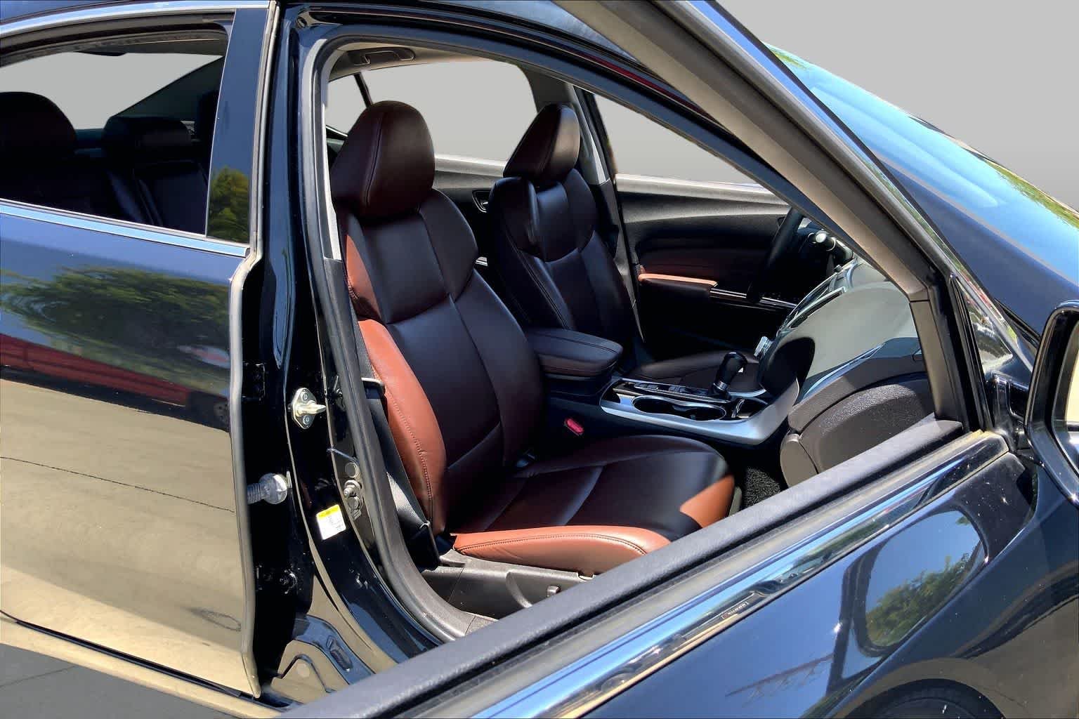 Used 2015 Black Copper Pearl Acura  image 9