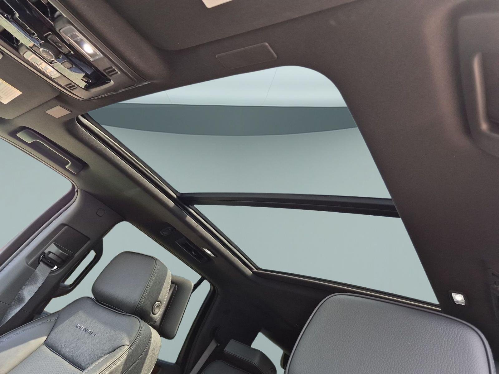 2026 GMC Yukon Denali - Photo 16