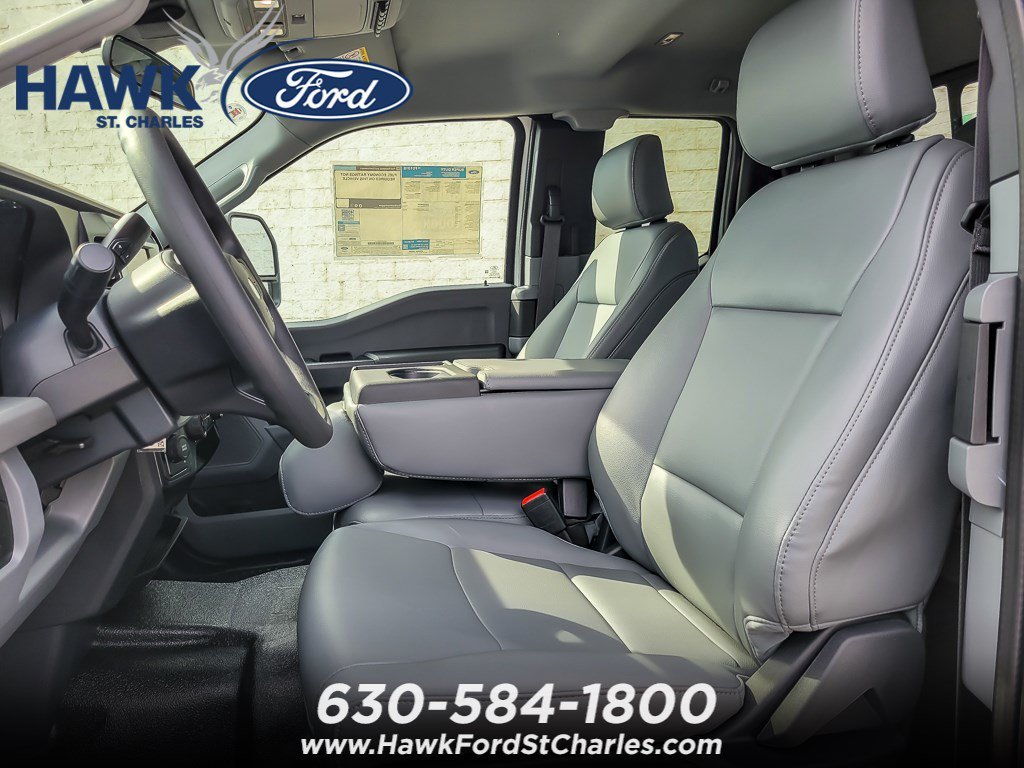 New 2026 Oxford White Ford XL image 8