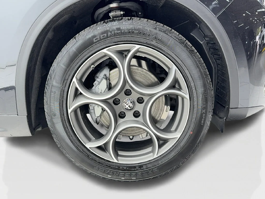 New 2026 Black Alfa Romeo Base image 17