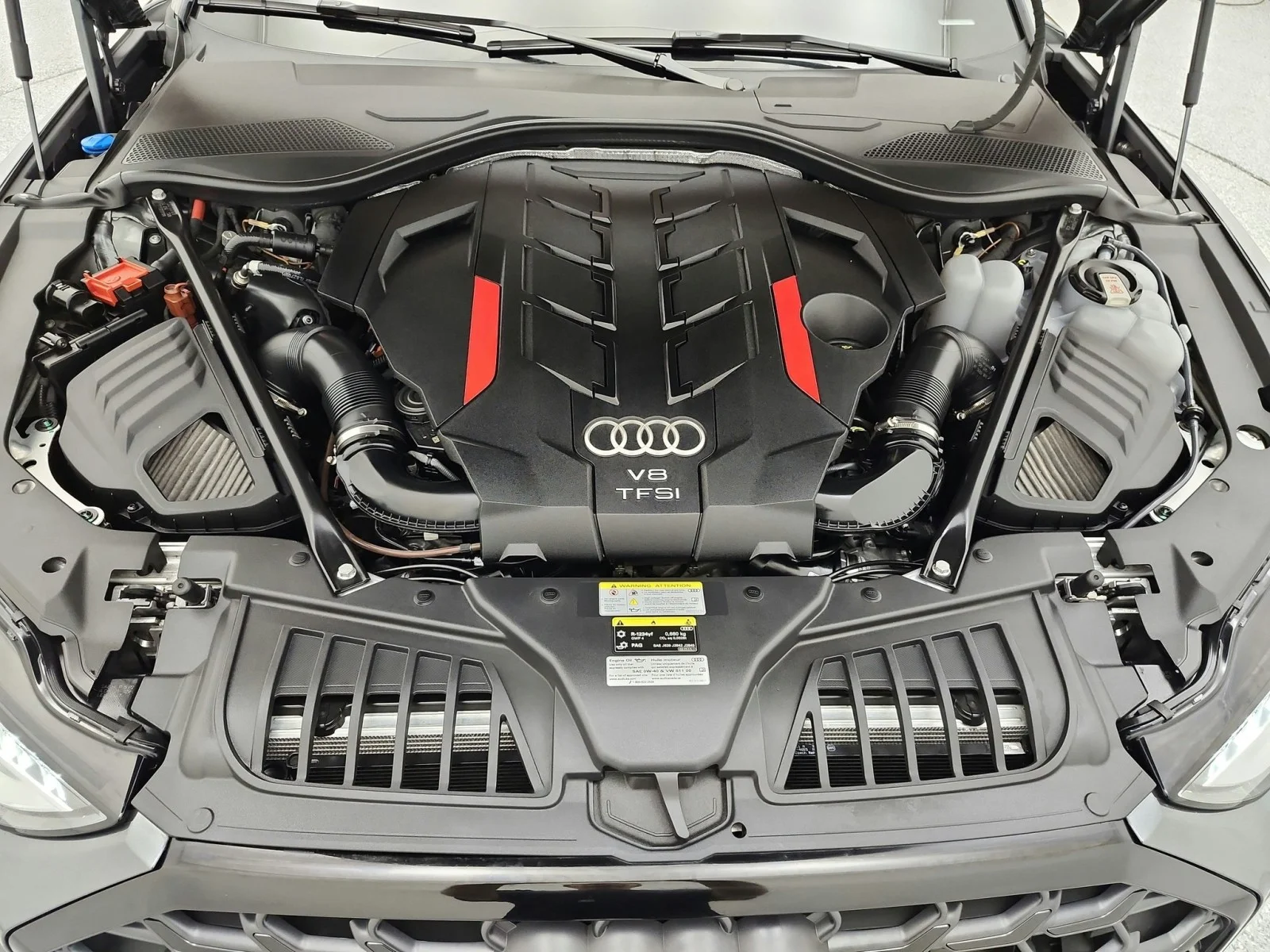 Used 2024 Daytona Gray Pearl Effect Audi 4.0 TFSI image 17