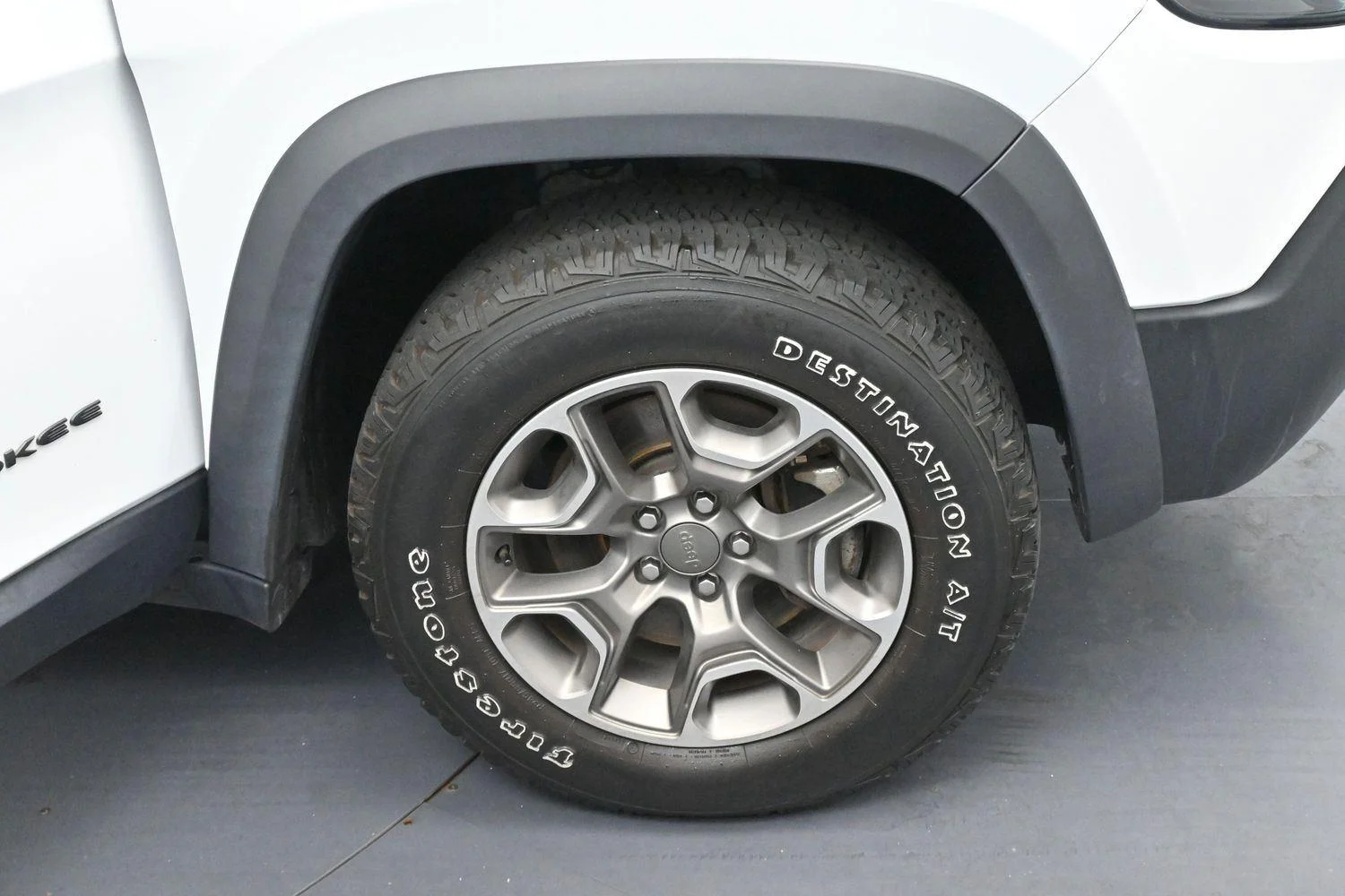 Used 2022 Bright White Clearcoat Jeep Trailhawk image 34