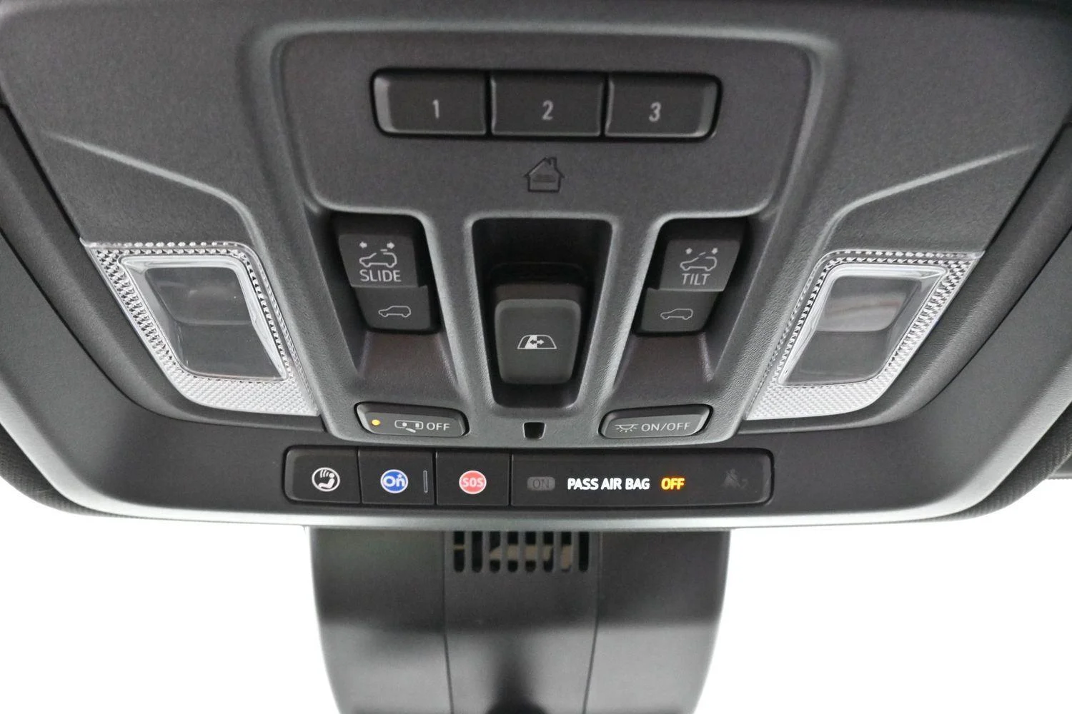 Used 2025 Sterling Metallic GMC AT4 image 28