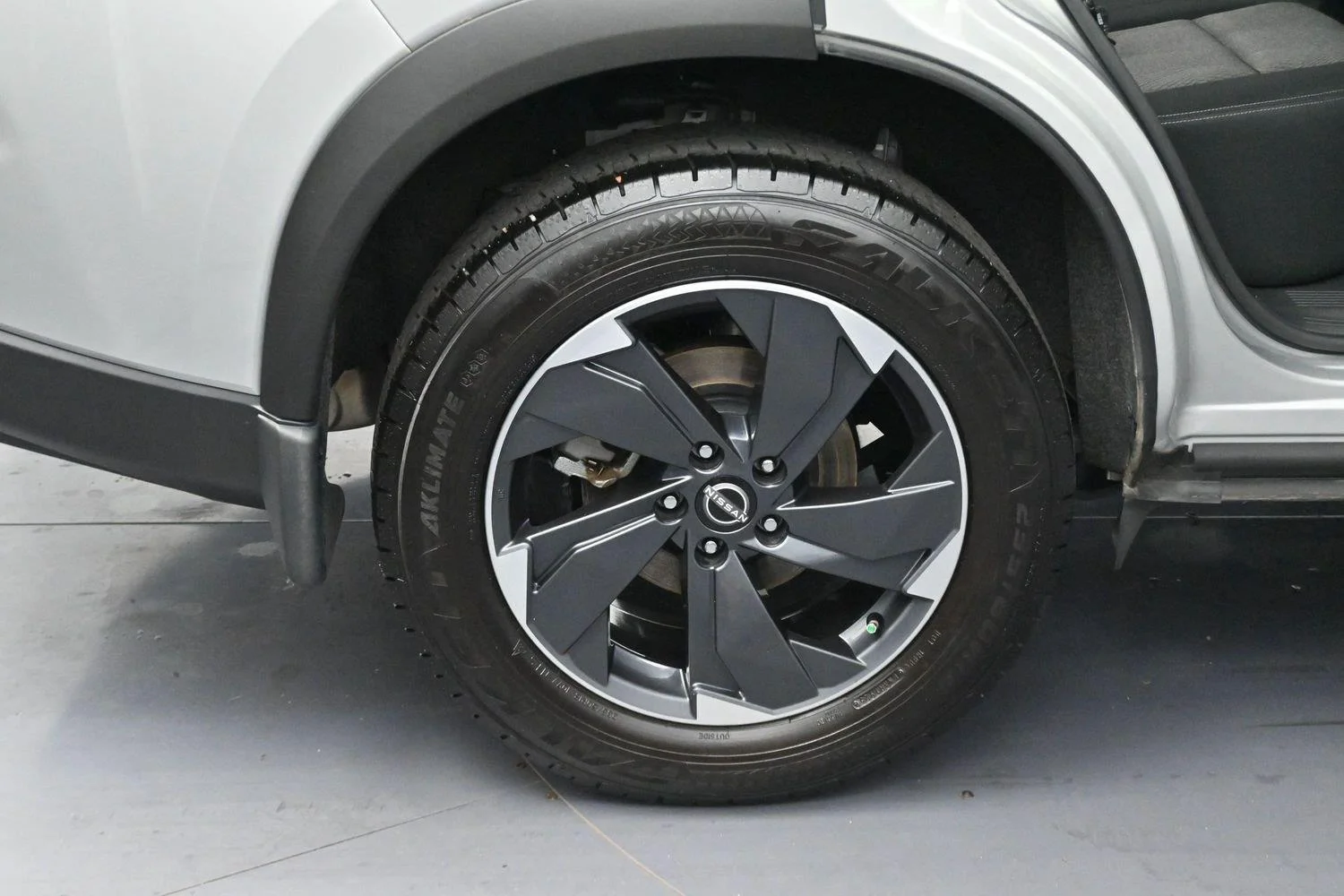 Used 2024 Silver Nissan SV image 31