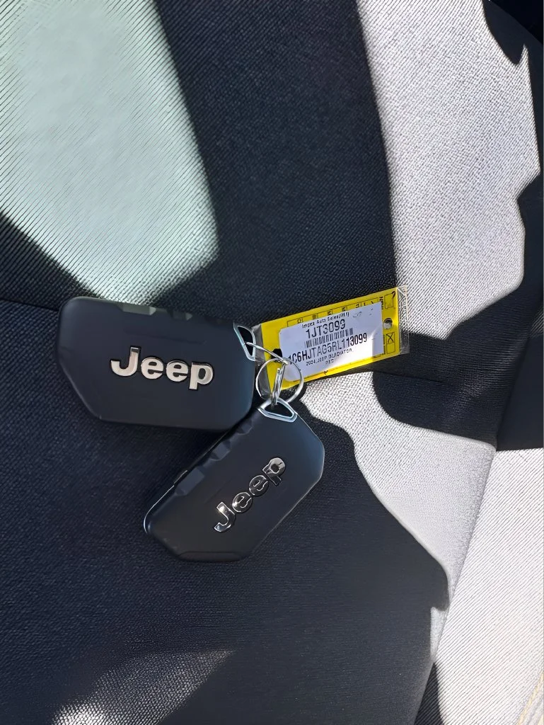 Used 2024 Red Jeep Sport S image 30