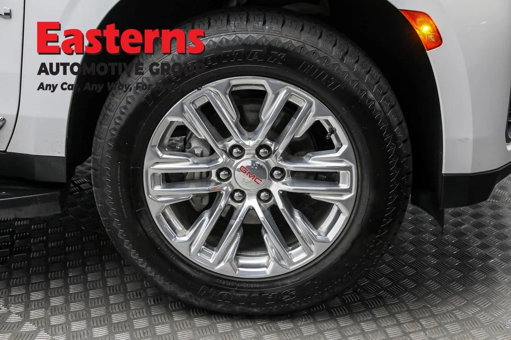 Used 2024 White GMC SLT image 35