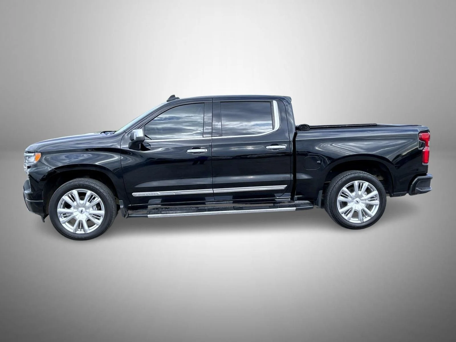 Used 2023 Black Chevrolet High Country image 8