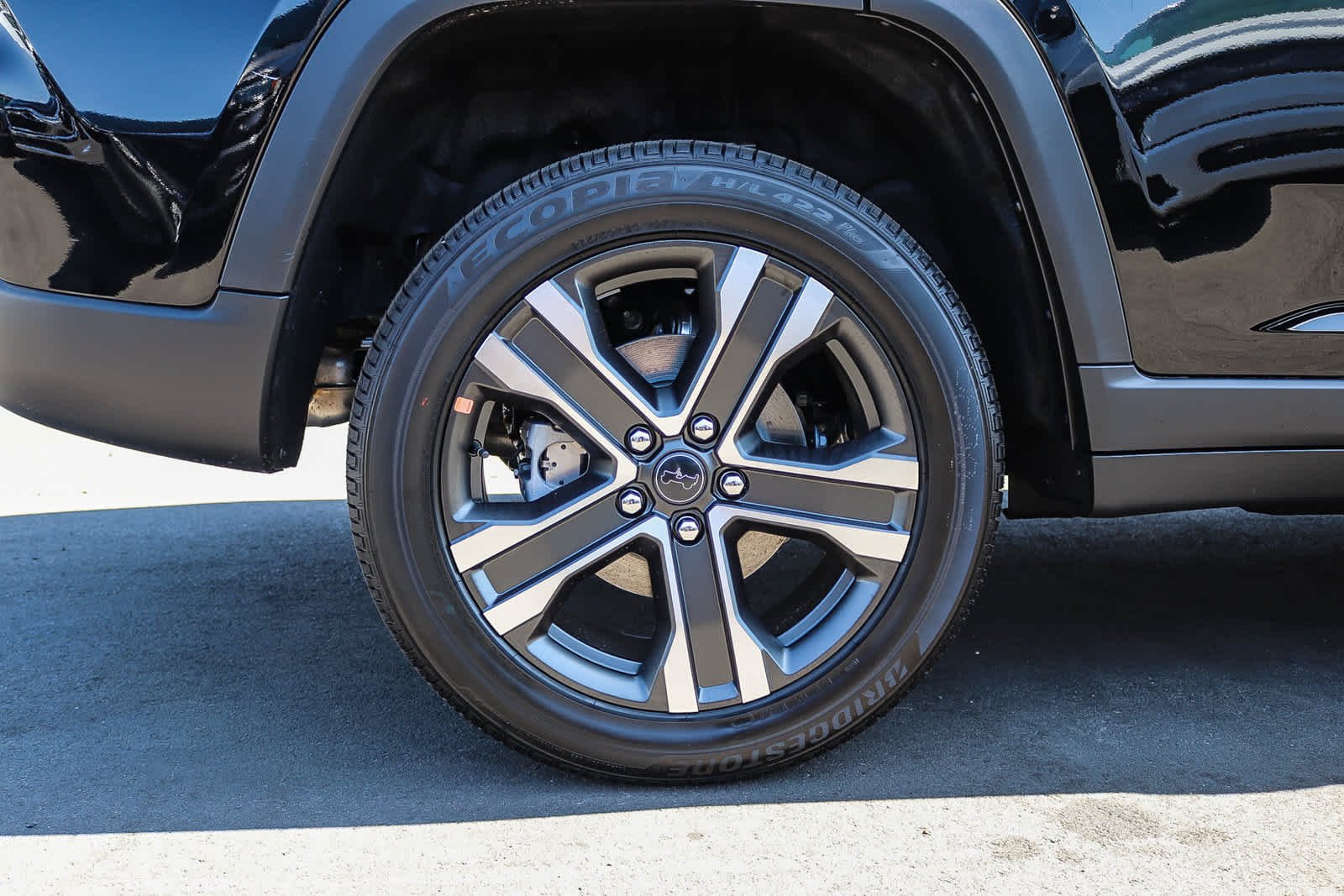 New 2027 High-Gloss Black Paint Jeep Limited image 11