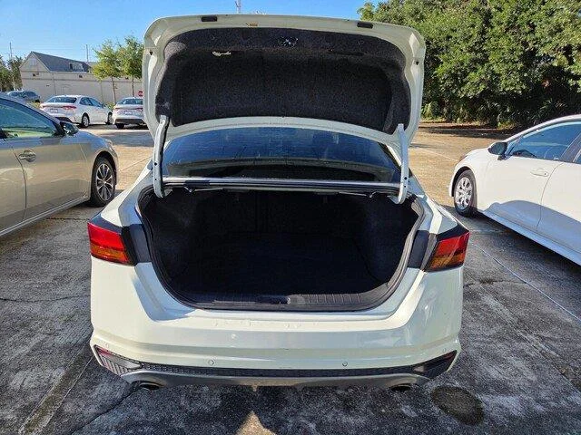 Used 2020 Pearl White Tricoat Nissan 2.5 SR image 26