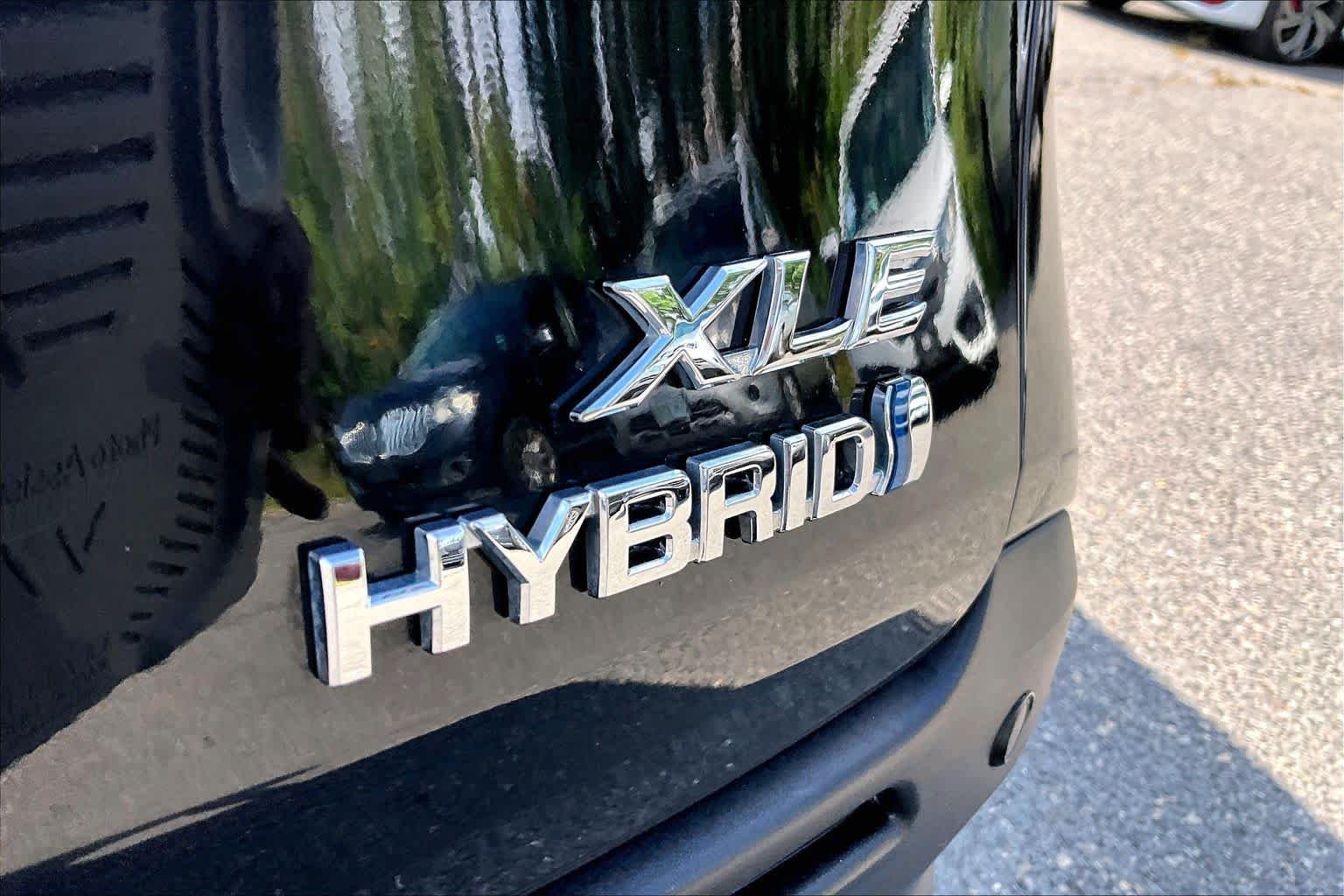 Used 2021 Midnight Black Metallic Toyota XLE image 10
