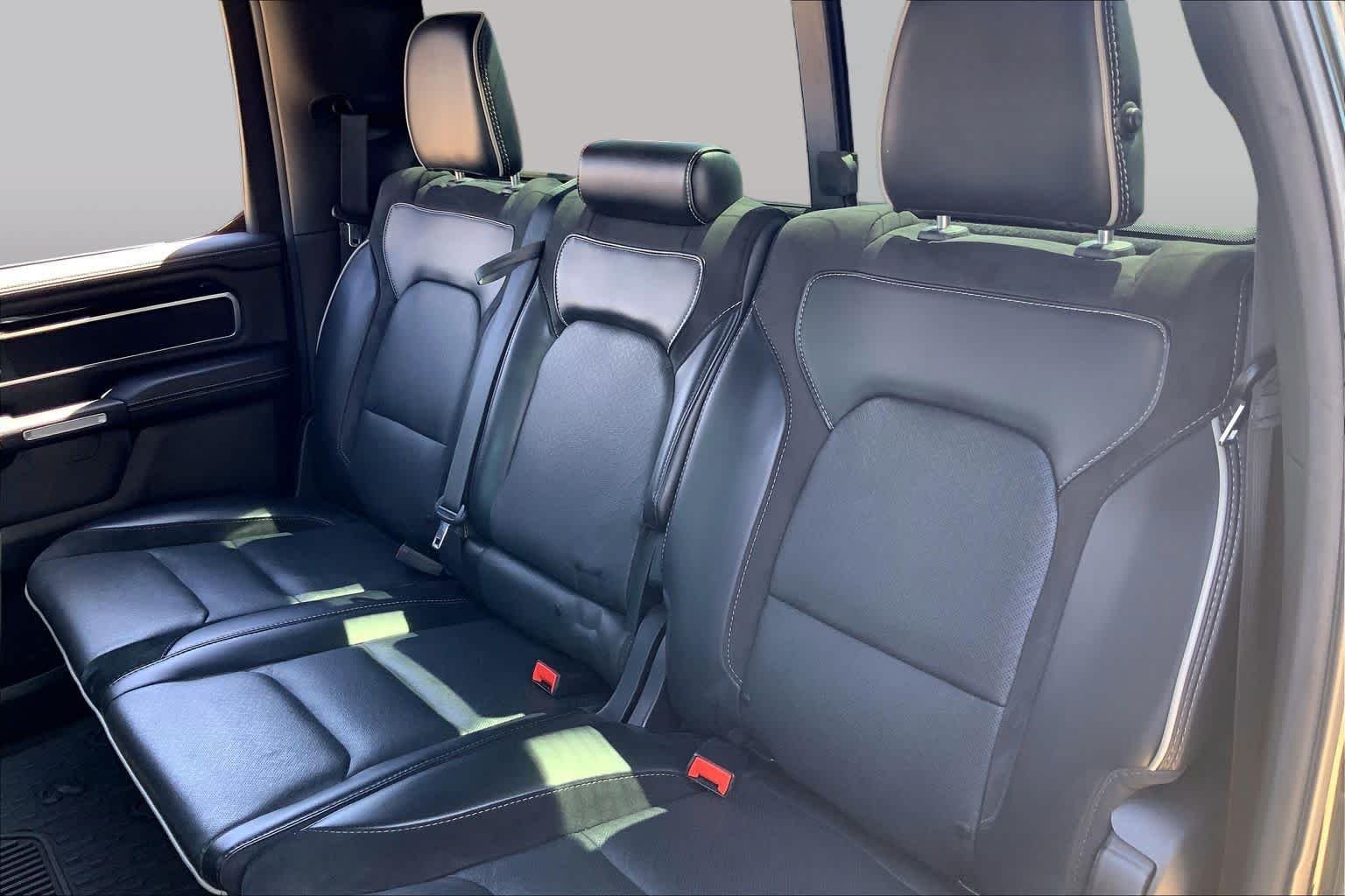 Used 2019 Diamond Black Crystal Pearlcoat Ram Laramie image 21
