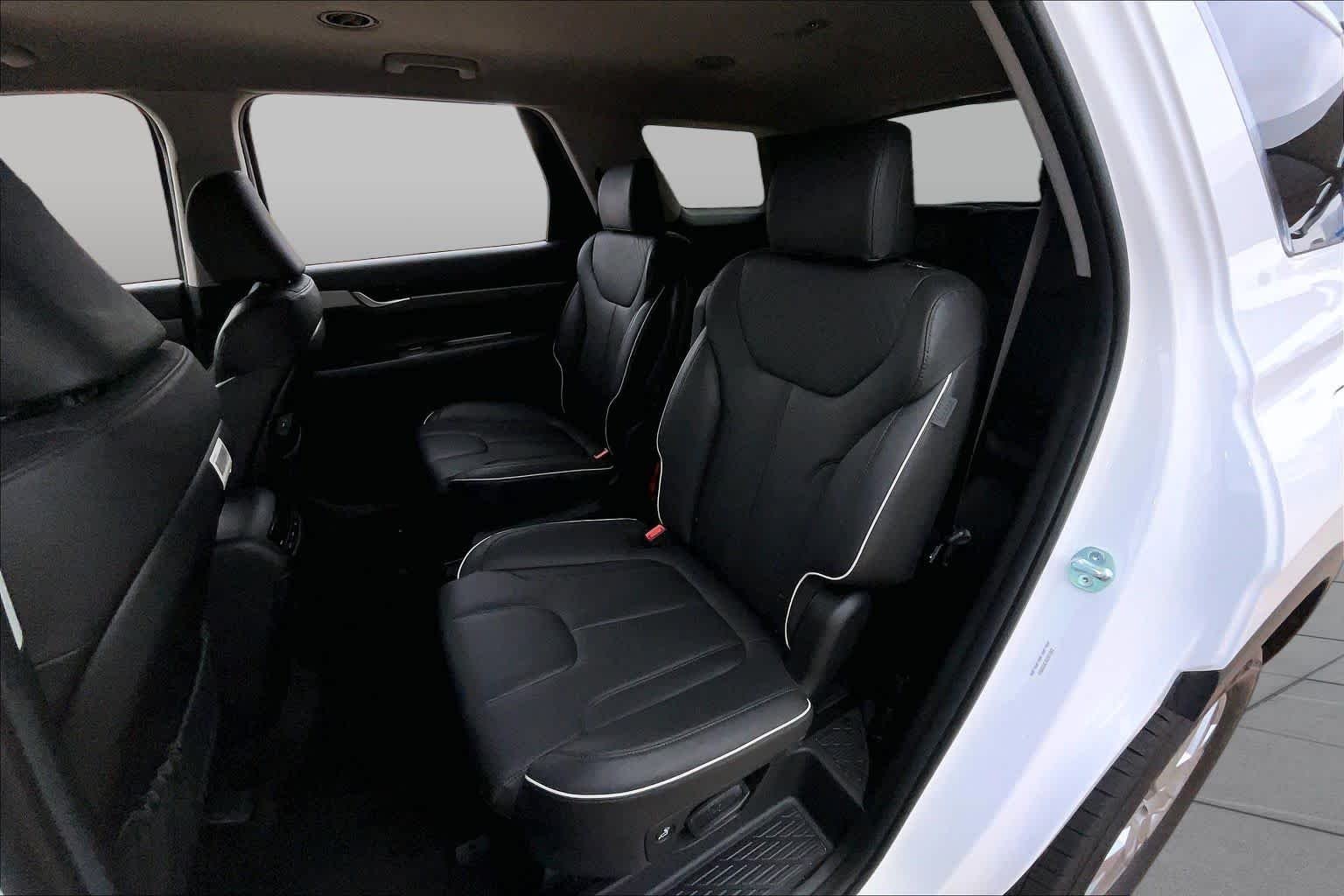 Used 2025 Hyper White Hyundai SEL image 17