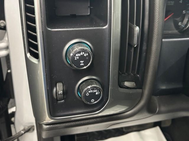Used 2018 Silver Chevrolet LT image 15