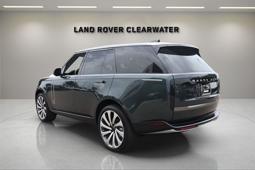 New 2026 Belgravia Green LAND ROVER SE image 3