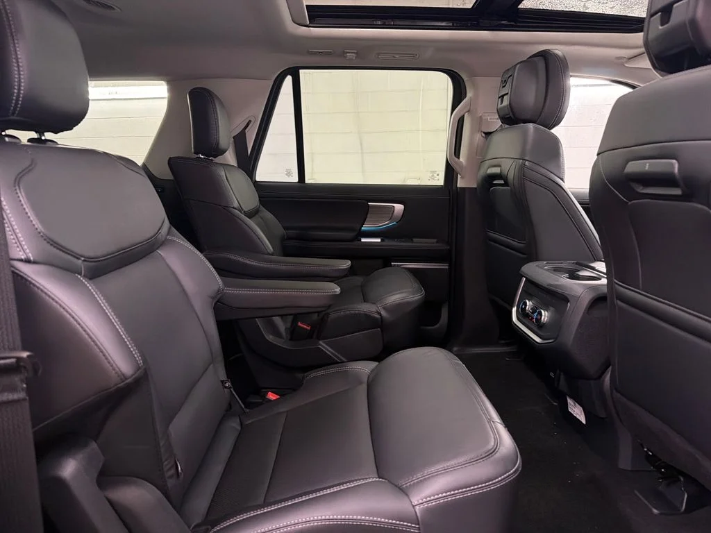 New 2026 White Ford Platinum image 30