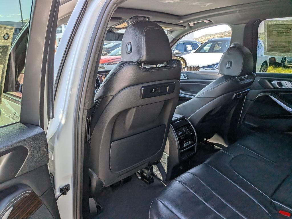 Used 2019 White BMW xDrive40i image 37