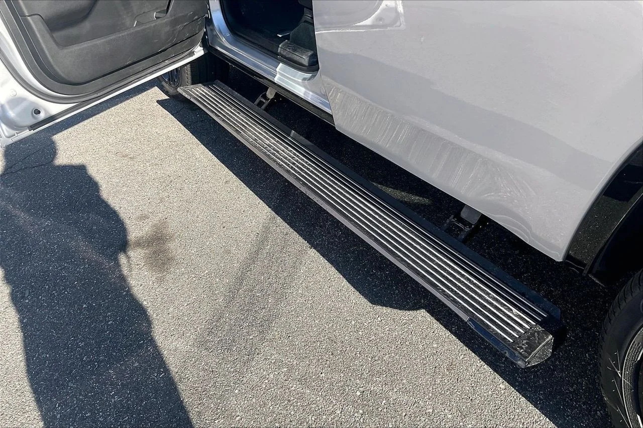 New 2026 Silver Zynith Jeep Limited Reserve image 9