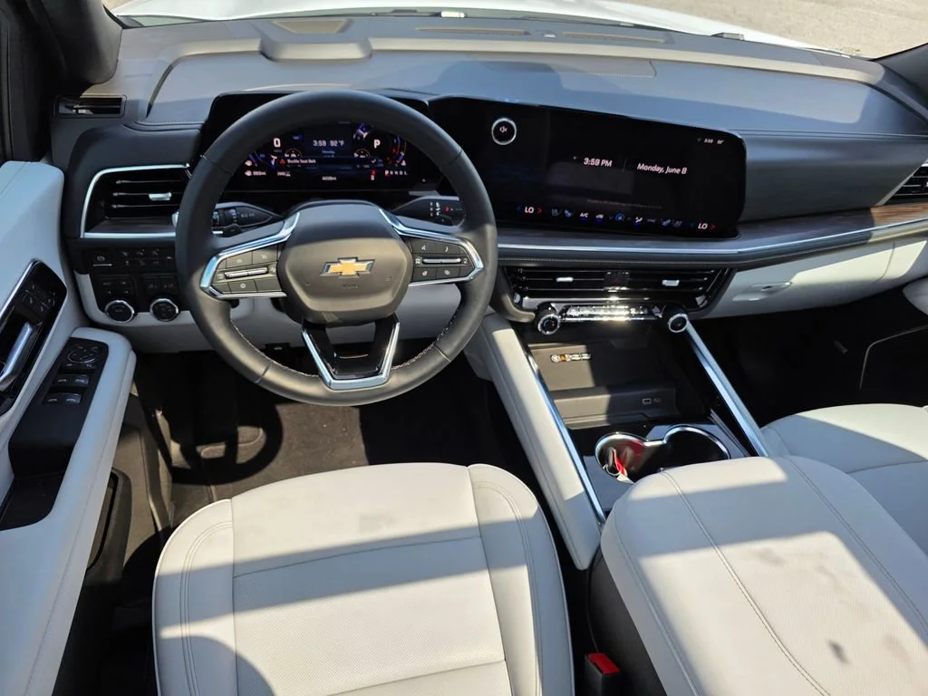 Used 2026 Polar White Tricoat Chevrolet Premier image 27