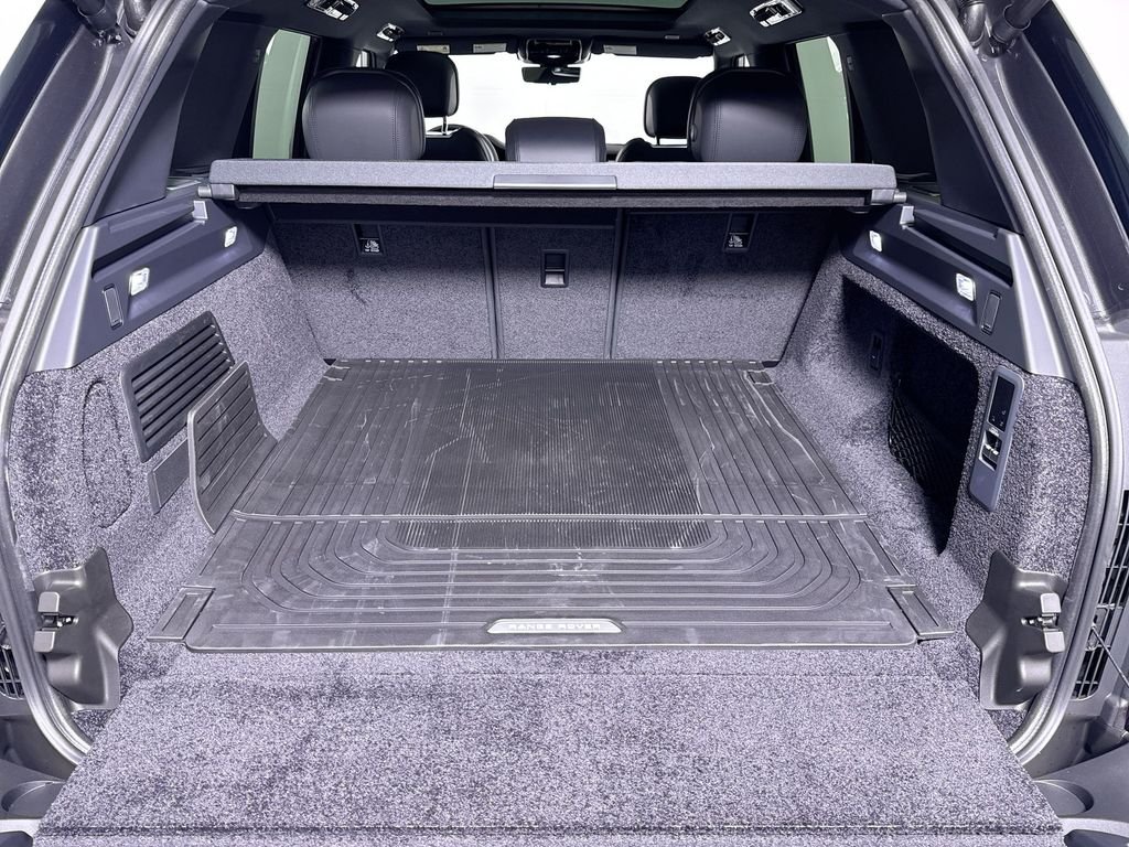 New 2026 Carpathian Grey Land Rover SE image 22